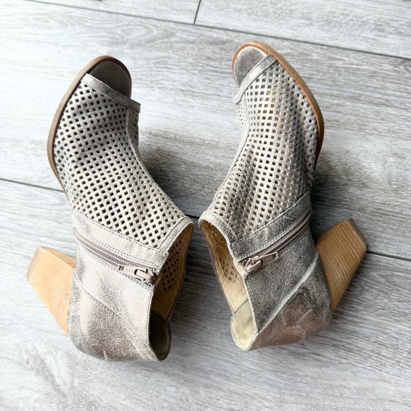 Paul Green Tianna Suede Cutout Heels - Picture 9 of 14